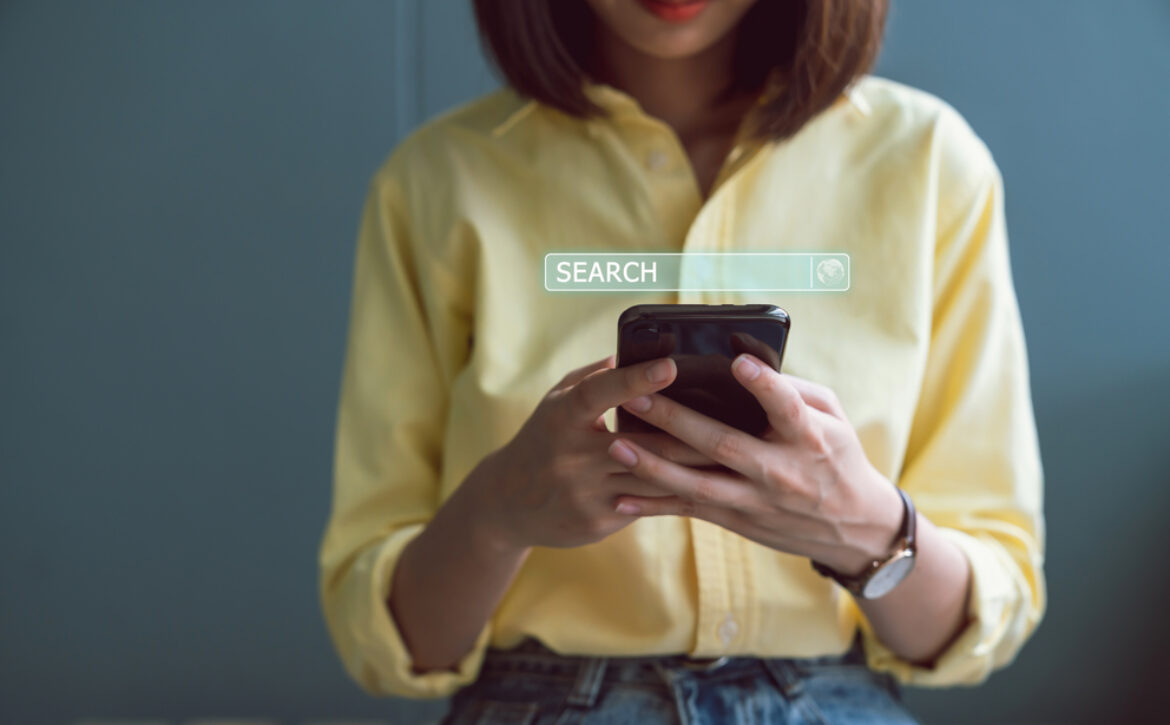 Woman,Using,Smartphones,And,Searching,Browsing,Internet,Button,On,Virtual