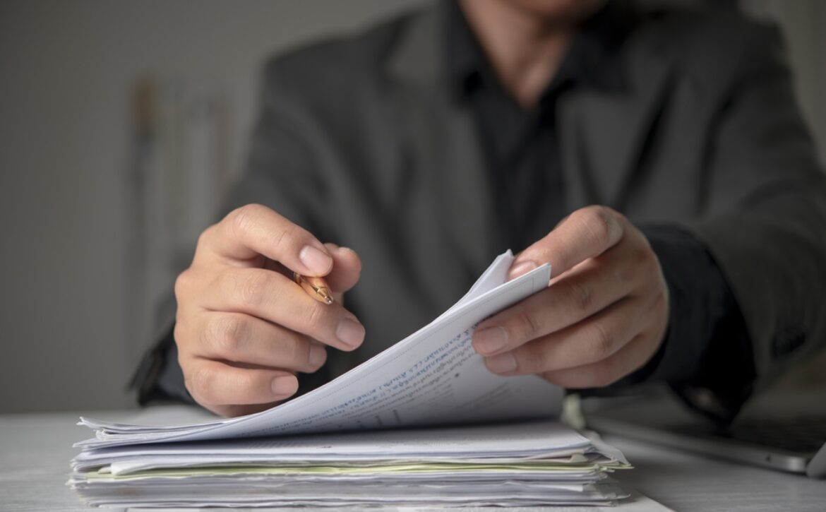Close,Up,Hands,Lawyer,Reading,Studying,Contract,Paperwork,Holding,Pen